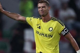 Al-nassr vira placar contra Al-ettifaq após expulsão de Bento e irritação de Cristiano Ronaldo