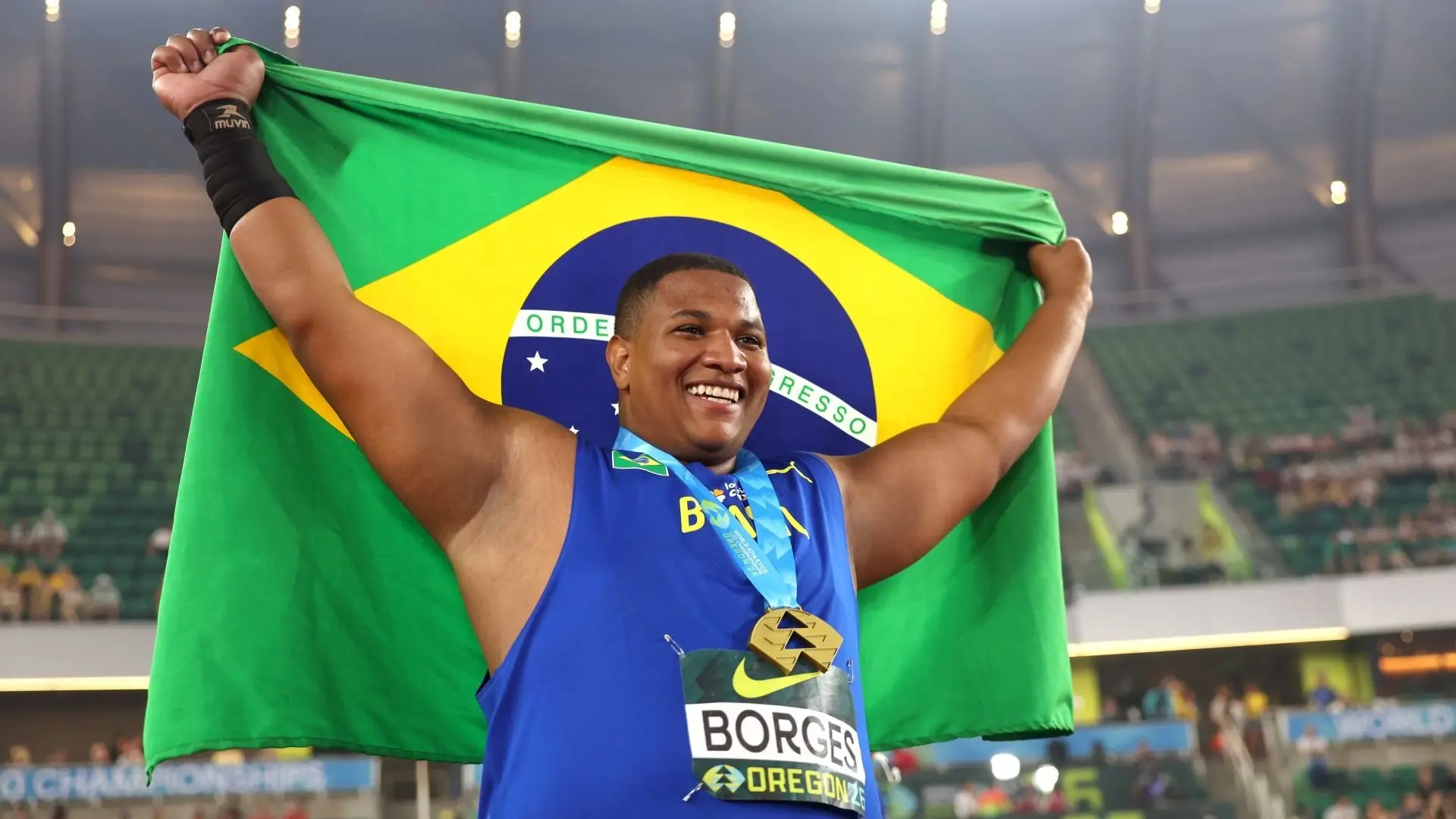 Alessandro Borges conquista ouro no arremesso de peso no Mundial Sub-20