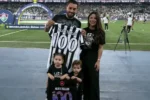 Alex Telles celebra marca de 100 jogos pelo Botafogo com renovação contratual