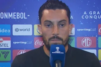 Alex Telles projeta virada histórica do Botafogo contra o Cienciano
