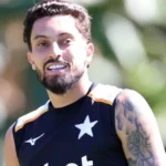 Alex Telles reflete sobre superação do Botafogo após crise na gestão da SAF
