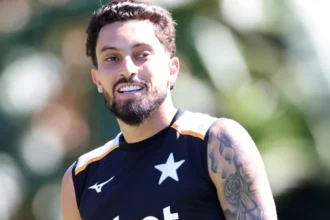 Alex Telles reflete sobre superação do Botafogo após crise na gestão da SAF