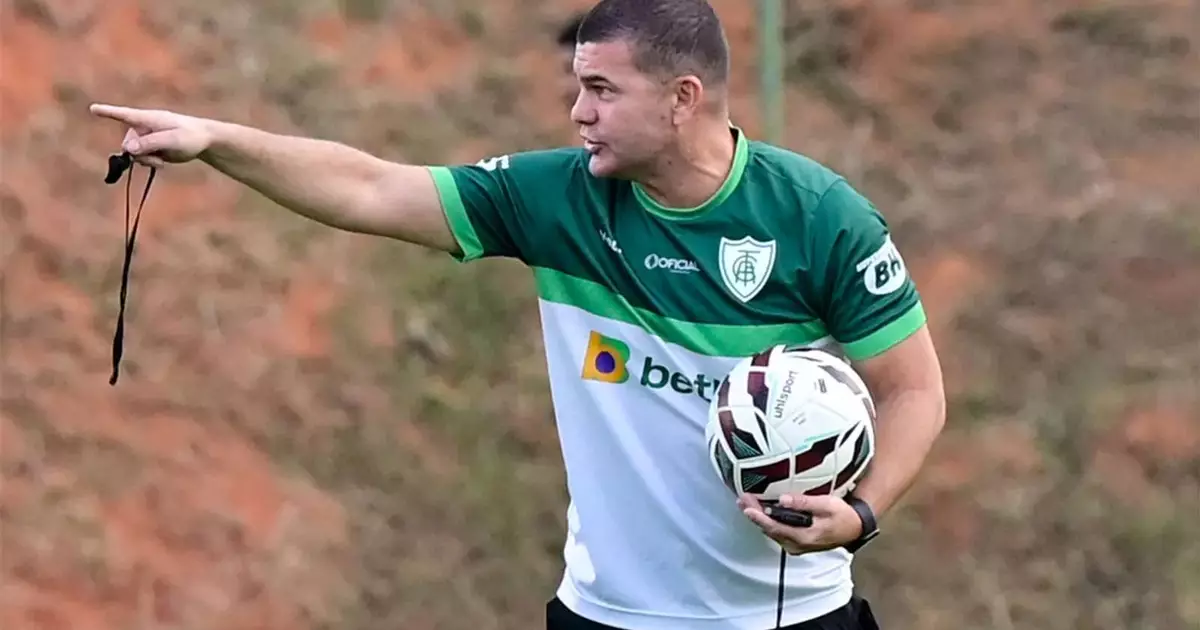 América-mg demite Umberto Louzer e afasta jogadores para tentar evitar rebaixamento na Série B