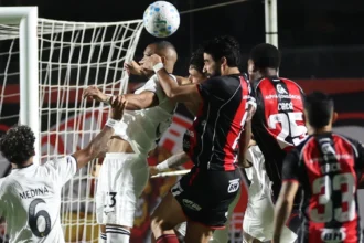 Análise aponta oscilação do Botafogo como reflexo de projeto em estágio inicial