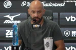 Análise aponta que momento de Franclim no Botafogo reflete limitações do elenco e da carreira