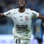 André: Corinthians negocia venda de volante para clube inglês