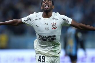 André: Corinthians negocia venda de volante para clube inglês
