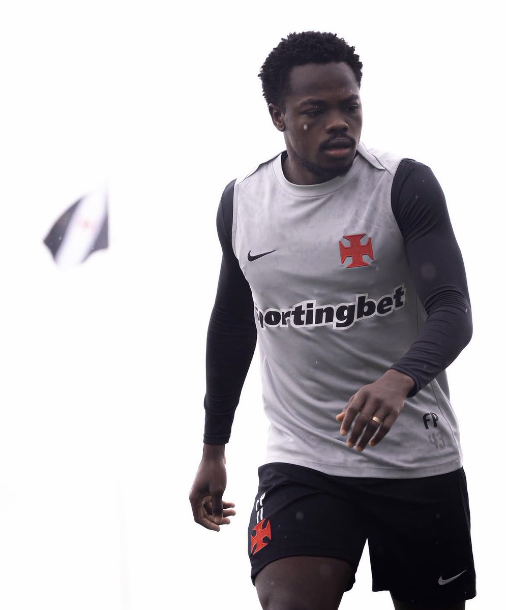Andrés Gómez marca presença em atividade do Vasco neste sábado