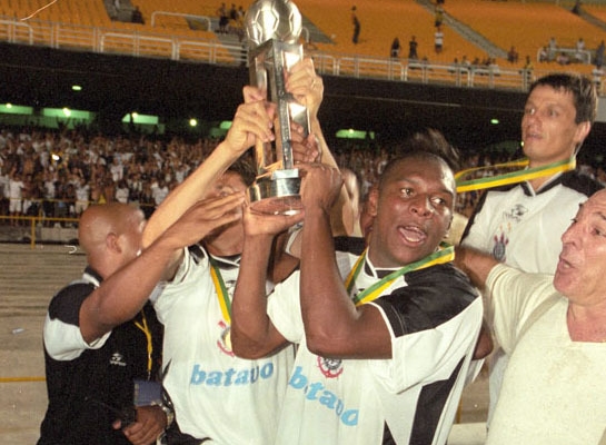 Aniversário de 51 anos de Gilmar Fubá destaca a carreira do ex-volante corintiano