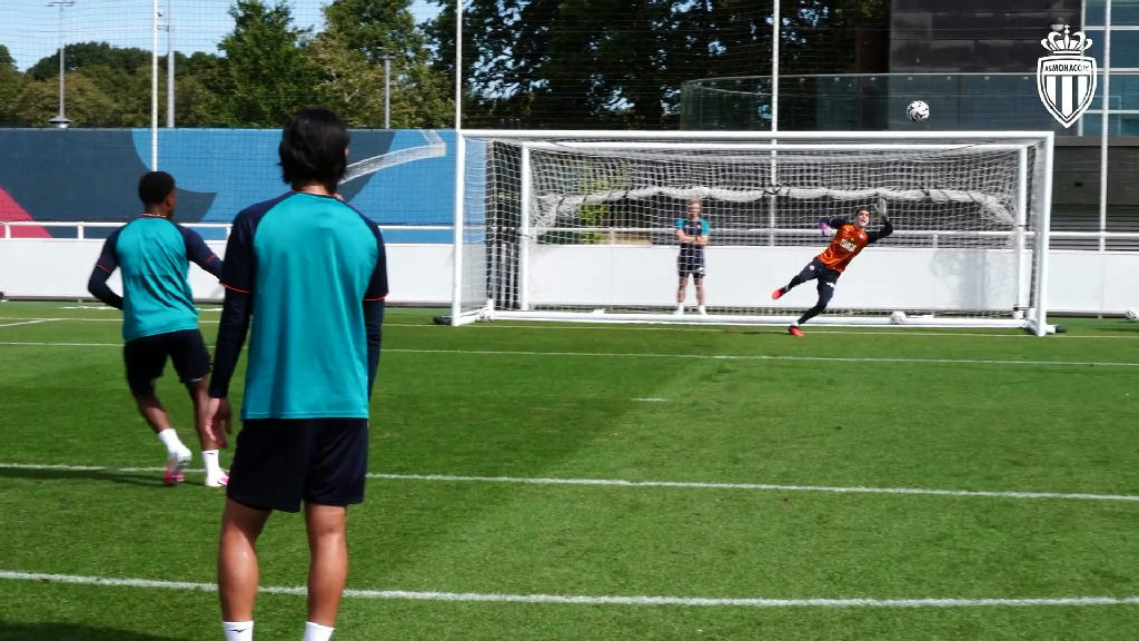 Ansu Fati e Minamino exibem precisão em finalizações durante treino do Monaco