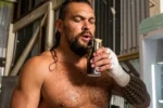 Aos 47 anos, Jason Momoa revela influência materna em sua rotina de consumo
