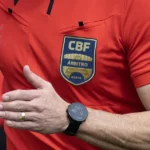 Arbitragem no futebol brasileiro vira palco de disputas institucionais entre gigantes
