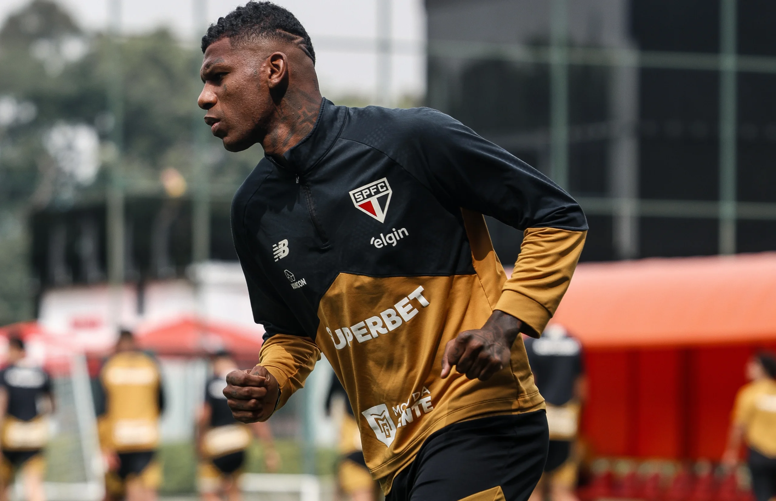 Arboleda treina normalmente e reforça São Paulo para duelo contra o Red Bull Bragantino