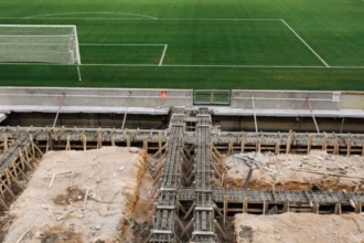 Arena da Baixada ganha nova etapa com instalação de arquibancada retrátil pelo Athletico-pr