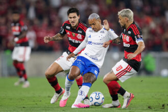 Arrascaeta decide e garante vitória do Flamengo sobre o Cruzeiro