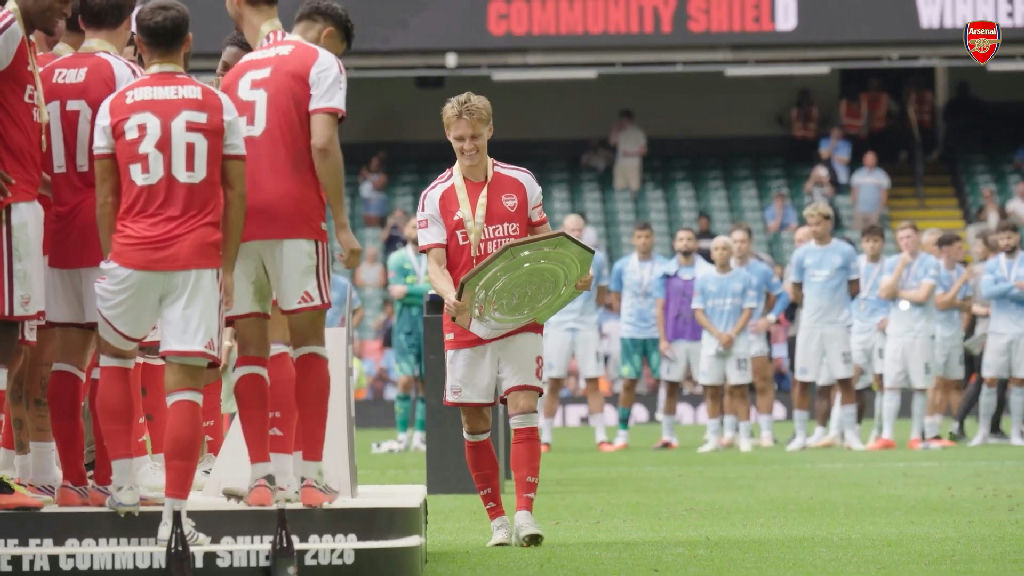 Arsenal celebra conquista da Supercopa da Inglaterra sob comando de Ødegaard