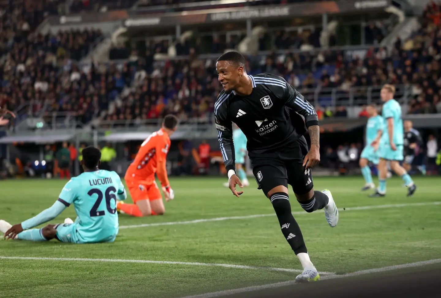 Arsenal encaminha contratação de Ezri Konsa por 68 milhões de dólares