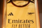 Arsenal resgata cor amarela em novo uniforme para temporada 2026/27