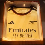 Arsenal resgata cor amarela em novo uniforme para temporada 2026/27