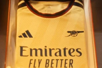 Arsenal resgata cor amarela em novo uniforme para temporada 2026/27