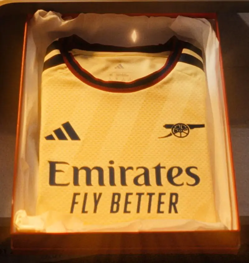 Arsenal resgata cor amarela em novo uniforme para temporada 2026/27
