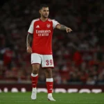 Arsenal supera o Como nos pênaltis com estreia de Bruno Guimarães em Londres