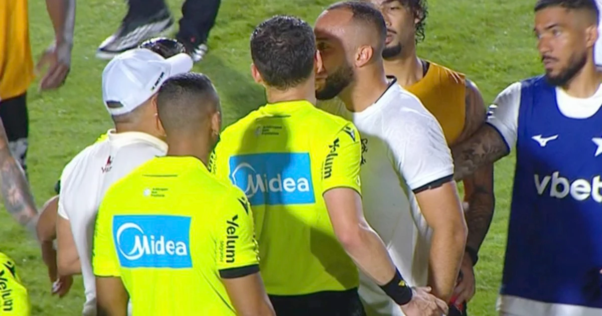 Arthur Cabral recebe suspensão do STJD e desfalca Botafogo contra o Athletico-pr
