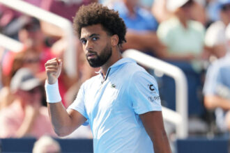 Arthur Fils celebra maior título da carreira em Cincinnati antes do US Open