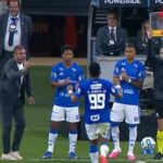 Artur Jorge cobra respeito de Arroyo após substituição em duelo contra o Flamengo