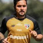 Artur retorna aos treinos do São Paulo antes do confronto contra o Bolívar