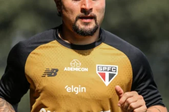 Artur retorna aos treinos do São Paulo antes do confronto contra o Bolívar