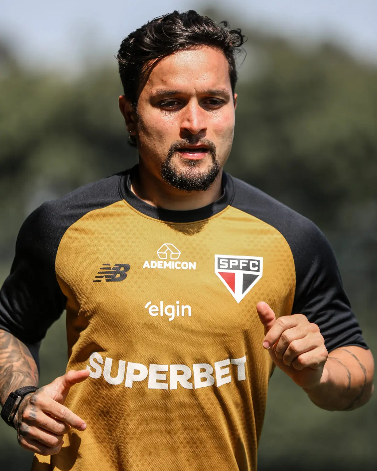 Artur retorna aos treinos do São Paulo antes do confronto contra o Bolívar