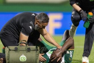 Atacante Bolasie é internado com lesão pancreática após duelo pela Copa do Brasil