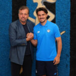 Atalanta oficializa a chegada do meio-campista Eljif Elmas