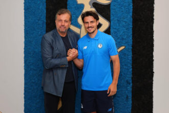 Atalanta oficializa a chegada do meio-campista Eljif Elmas