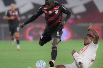 Athletico e Bragantino empatam na Arena da Baixada com brilho de Tiago Volpi
