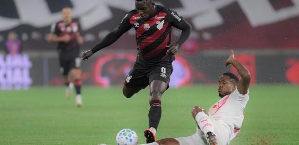 Athletico e Bragantino empatam na Arena da Baixada com brilho de Tiago Volpi