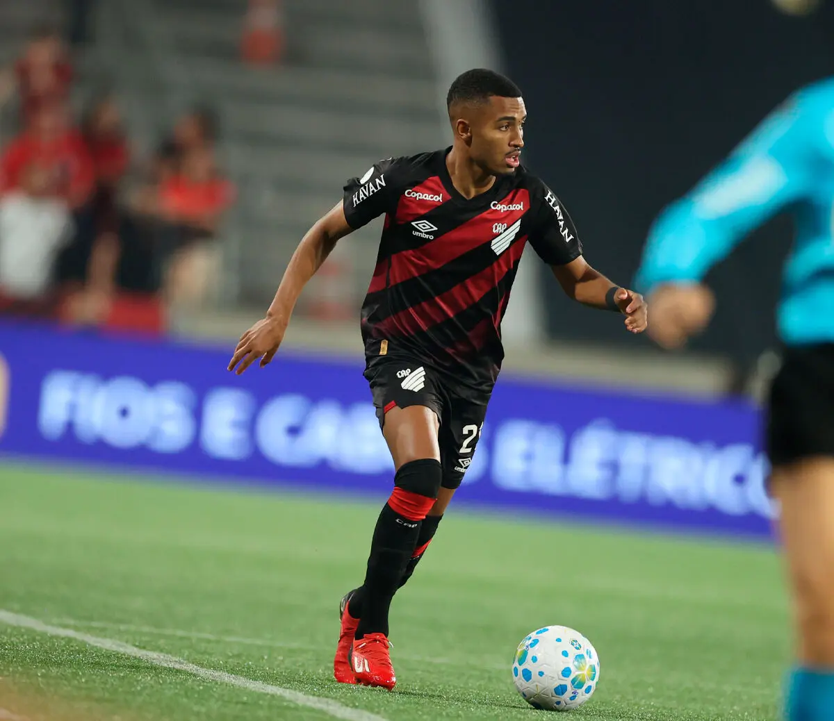 Athletico-pr supera o Vitória na Arena da Baixada e abre vantagem na Copa do Brasil