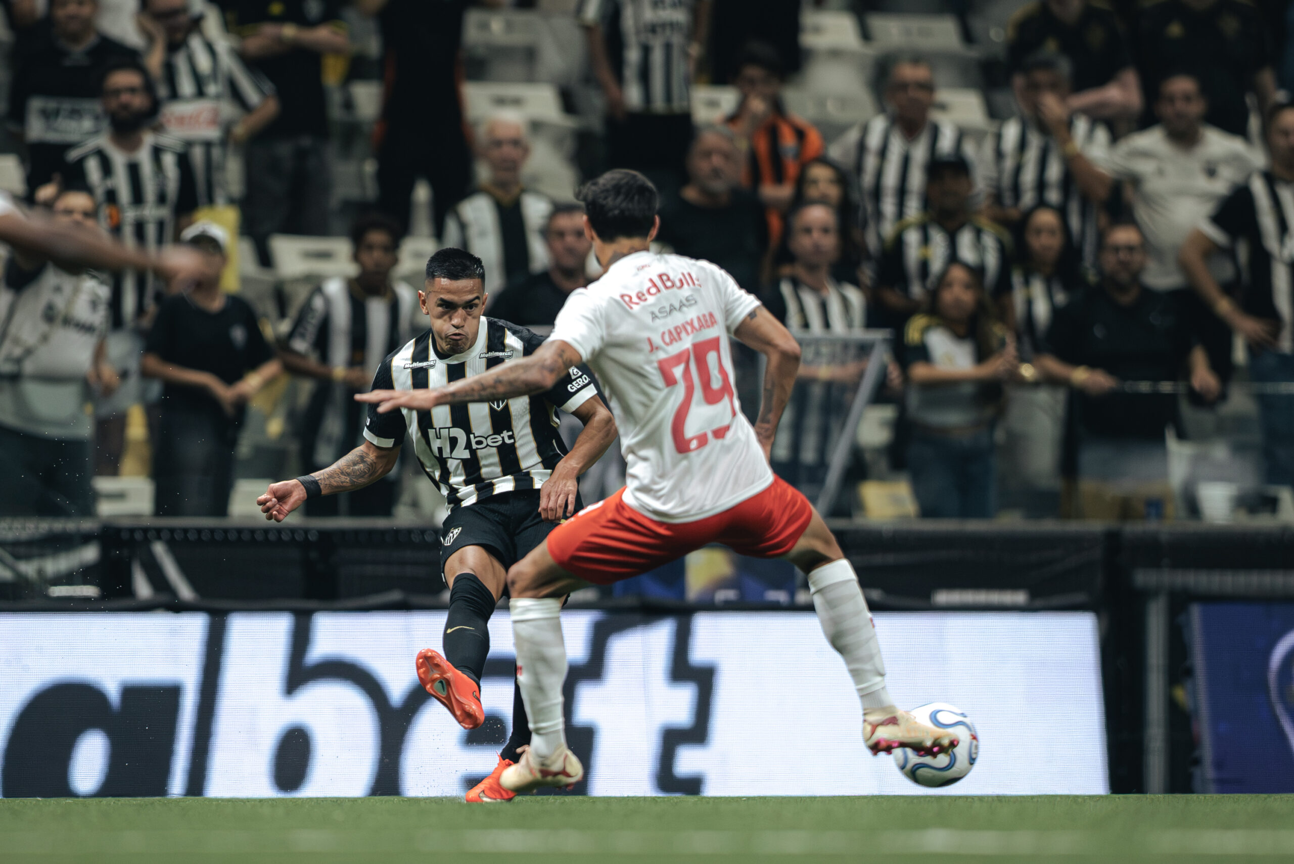 Atlético-mg e Red Bull Bragantino protagonizam confronto intenso pela Sul-americana