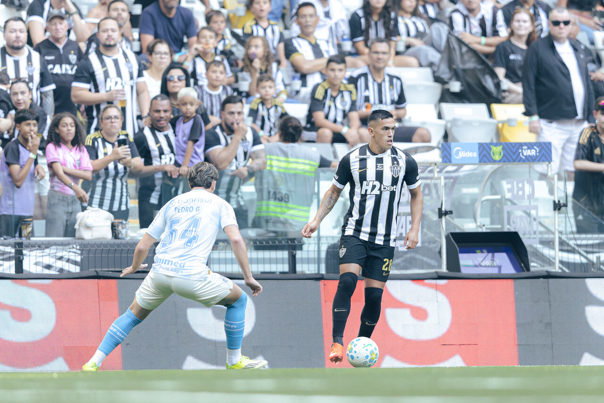 Atlético Mineiro supera Grêmio em duelo decisivo pelo campeonato