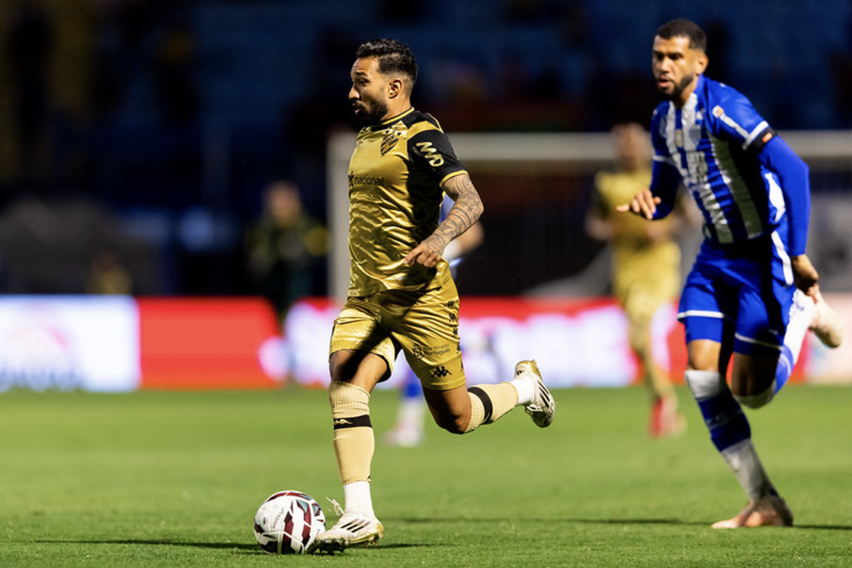 Avaí e Sport medem forças em confronto decisivo pela Série B