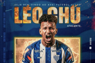 Avaí oficializa a contratação do atacante Léo Chú para a sequência da Série B