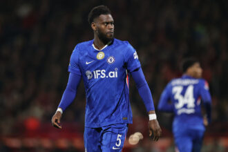 Badiashile: zagueiro do Chelsea chega ao Napoli por empréstimo