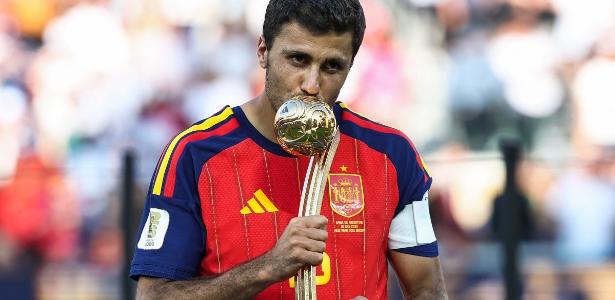 Barcelona monitora situação de Rodri em meio a negociações com Real Madrid
