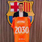 Barcelona oficializa contratação do goleiro Dominik Livakovic até 2030