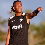 Besiktas formaliza oferta por Danilo e monitora mercado europeu