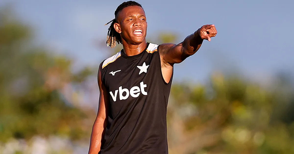 Besiktas formaliza oferta por Danilo e monitora mercado europeu