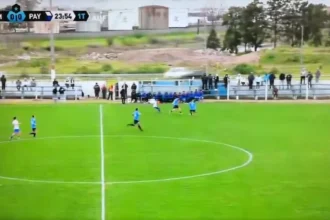 Bola fora de campo causa colisão em rodovia durante partida no Uruguai
