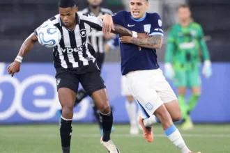 Botafogo ajusta esquema tático e busca equilíbrio para duelo contra o Cienciano