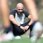 Botafogo avalia futuro de Franclim Carvalho e busca técnico experiente